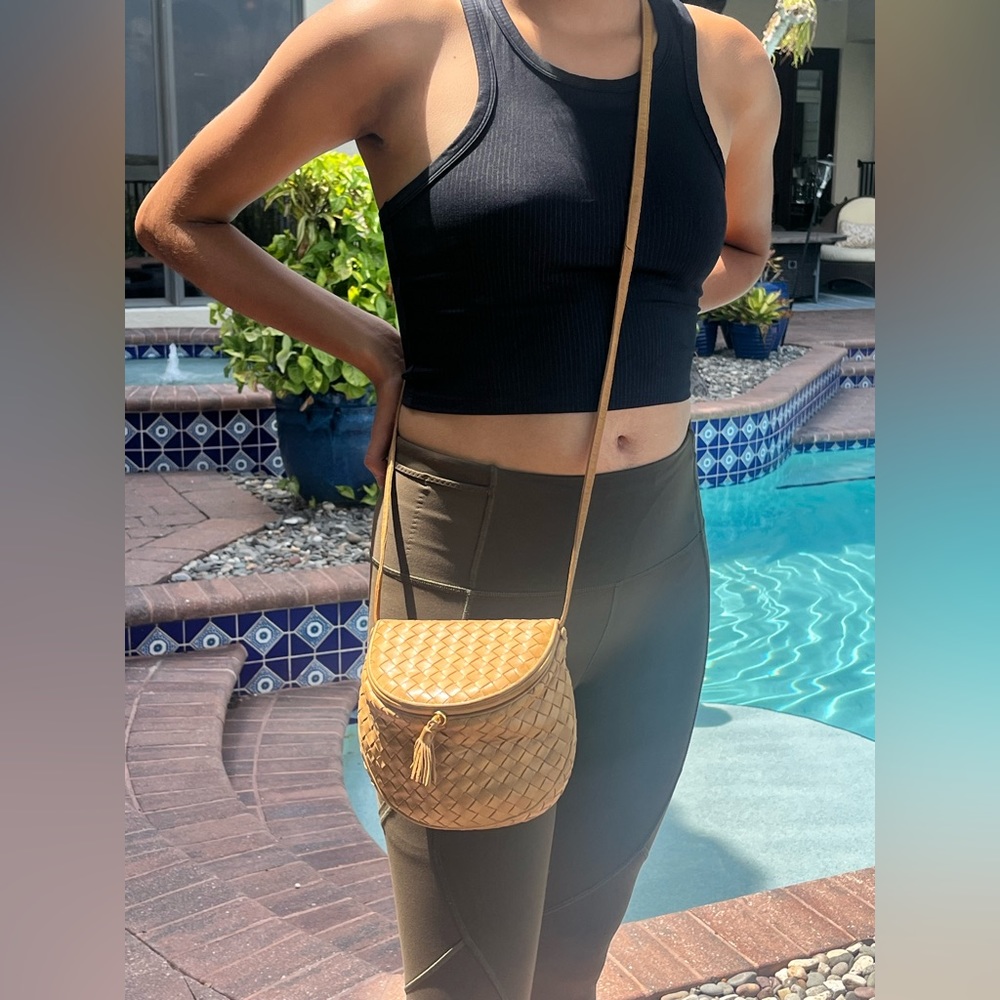 Bottega Veneta Crossbody Tan - Picture 3 of 12